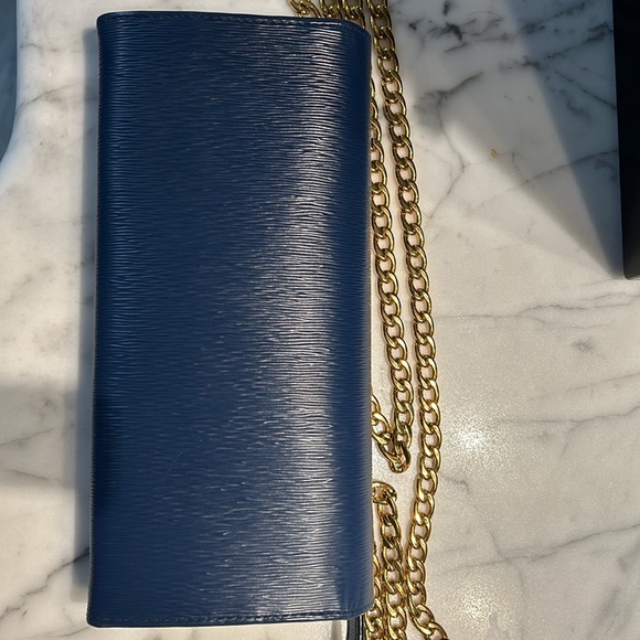 Prada Saffiano wallet on a chain. Blue. Perfect condition. - Picture 3 of 4